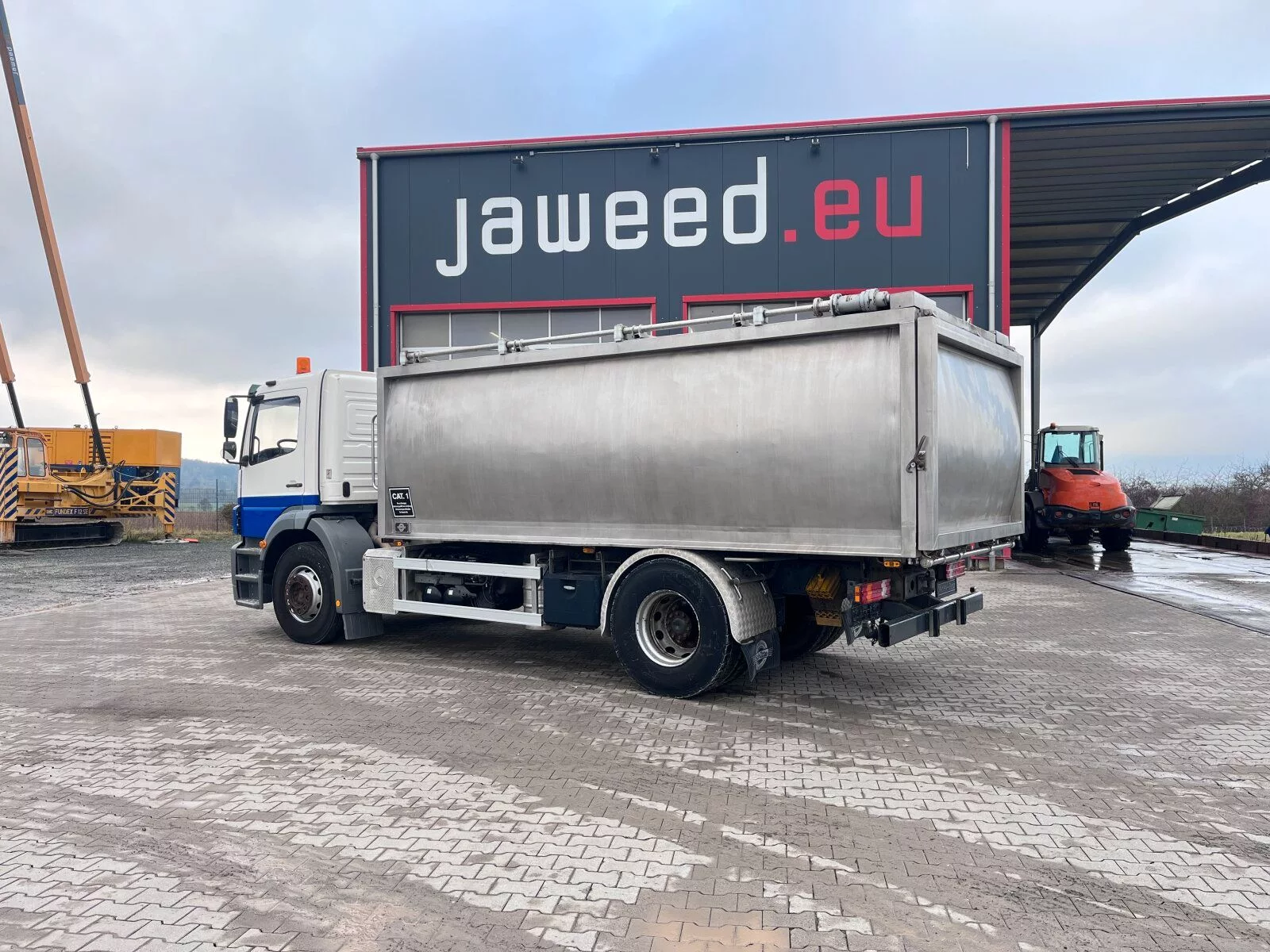 Fahrzeugabbildung Mercedes-Benz 1824L 4x2 Schlachtabfall