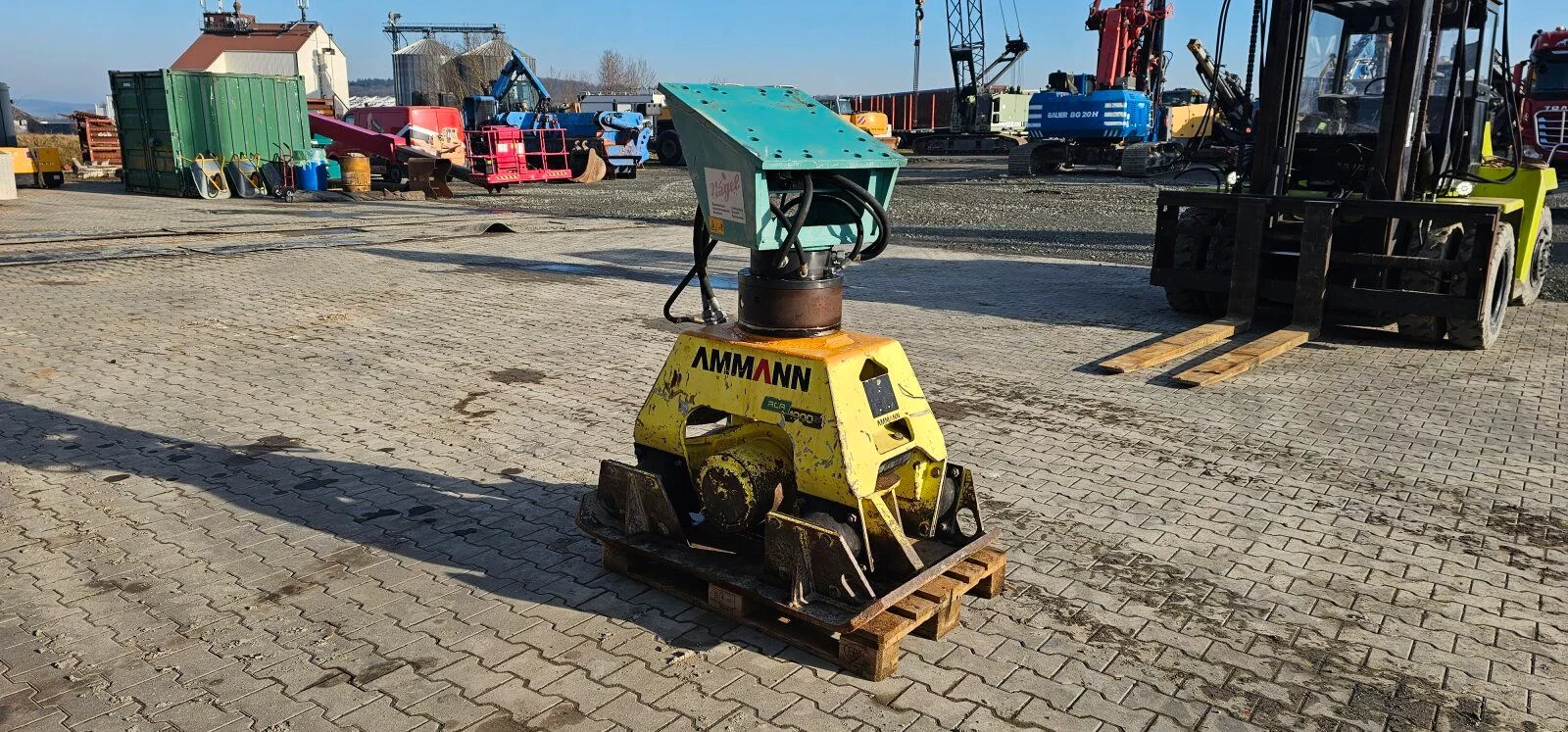 Fahrzeugabbildung Liebherr Ammann ACA 1000 Anbauverdichter