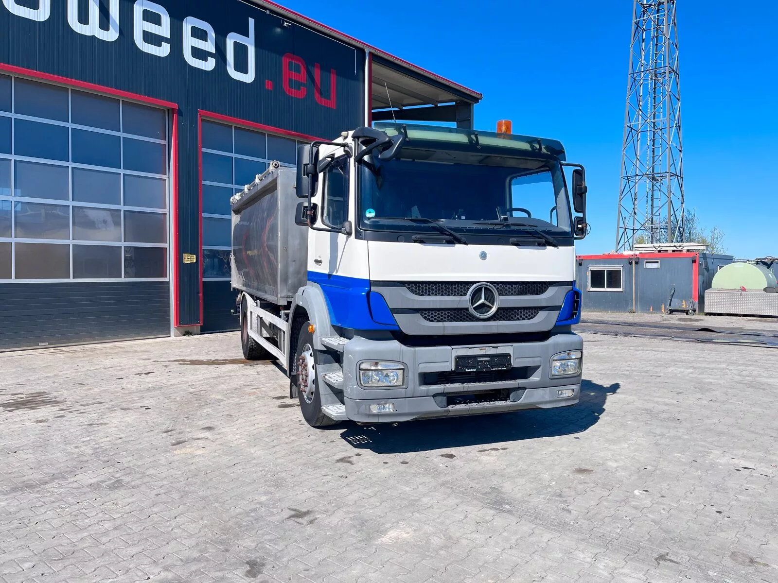 Fahrzeugabbildung Mercedes-Benz 1824L 4x2 Schlachtabfall