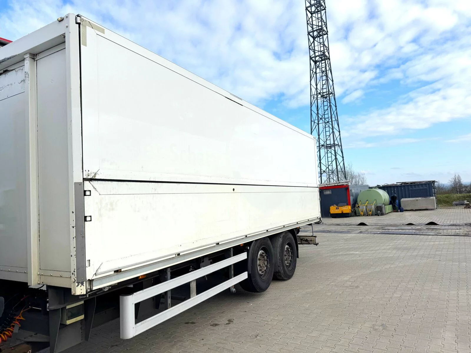 Fahrzeugabbildung Orten Boehm Tandem 7.7m Getränke