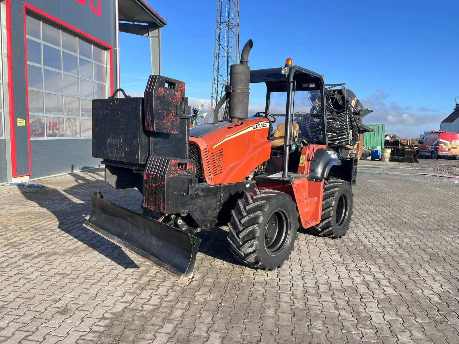 Fahrzeugabbildung Ditch Witch RT 115H + H1032 Grabenfräse