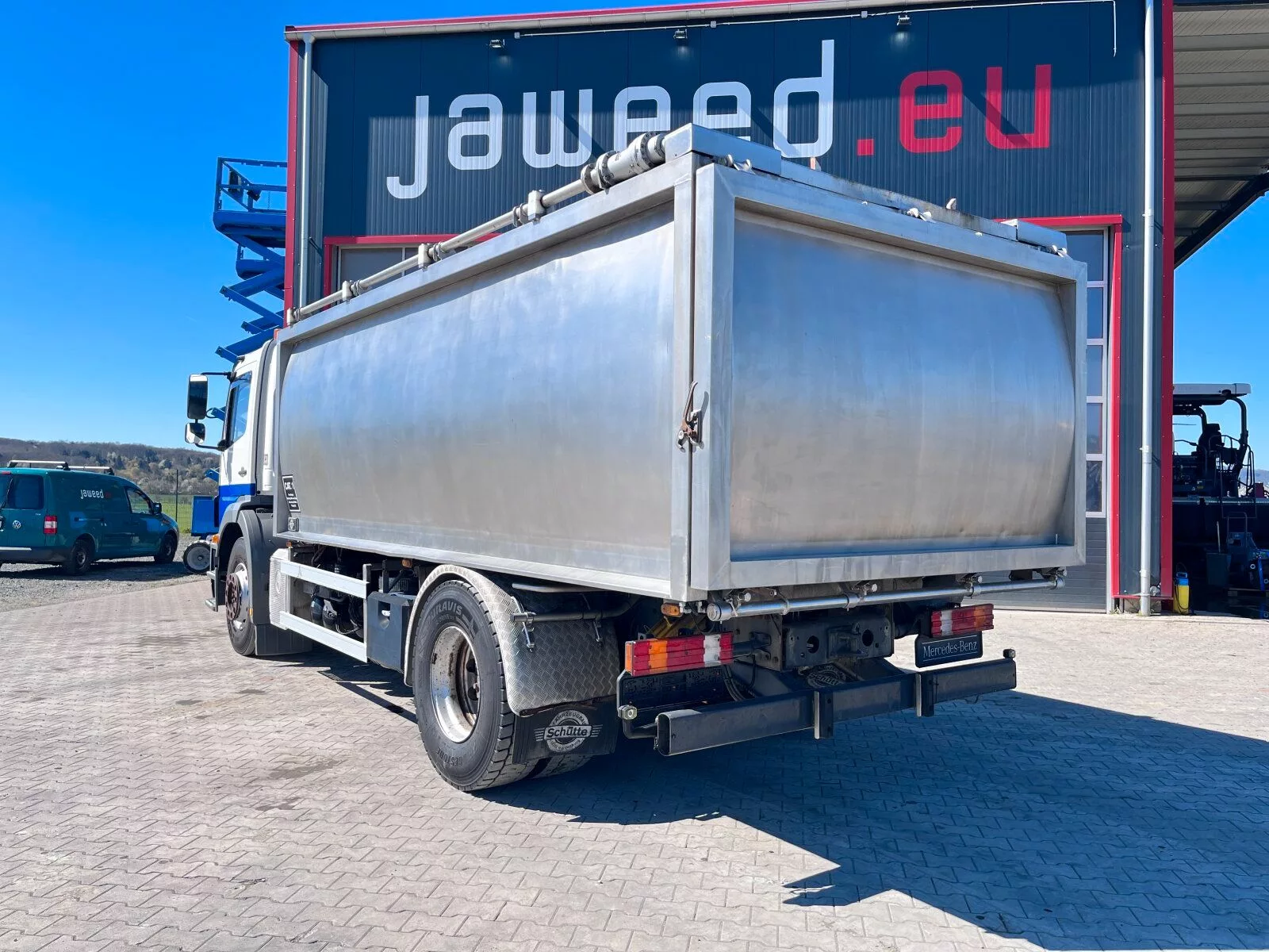 Fahrzeugabbildung Mercedes-Benz 1824L 4x2 Schlachtabfall