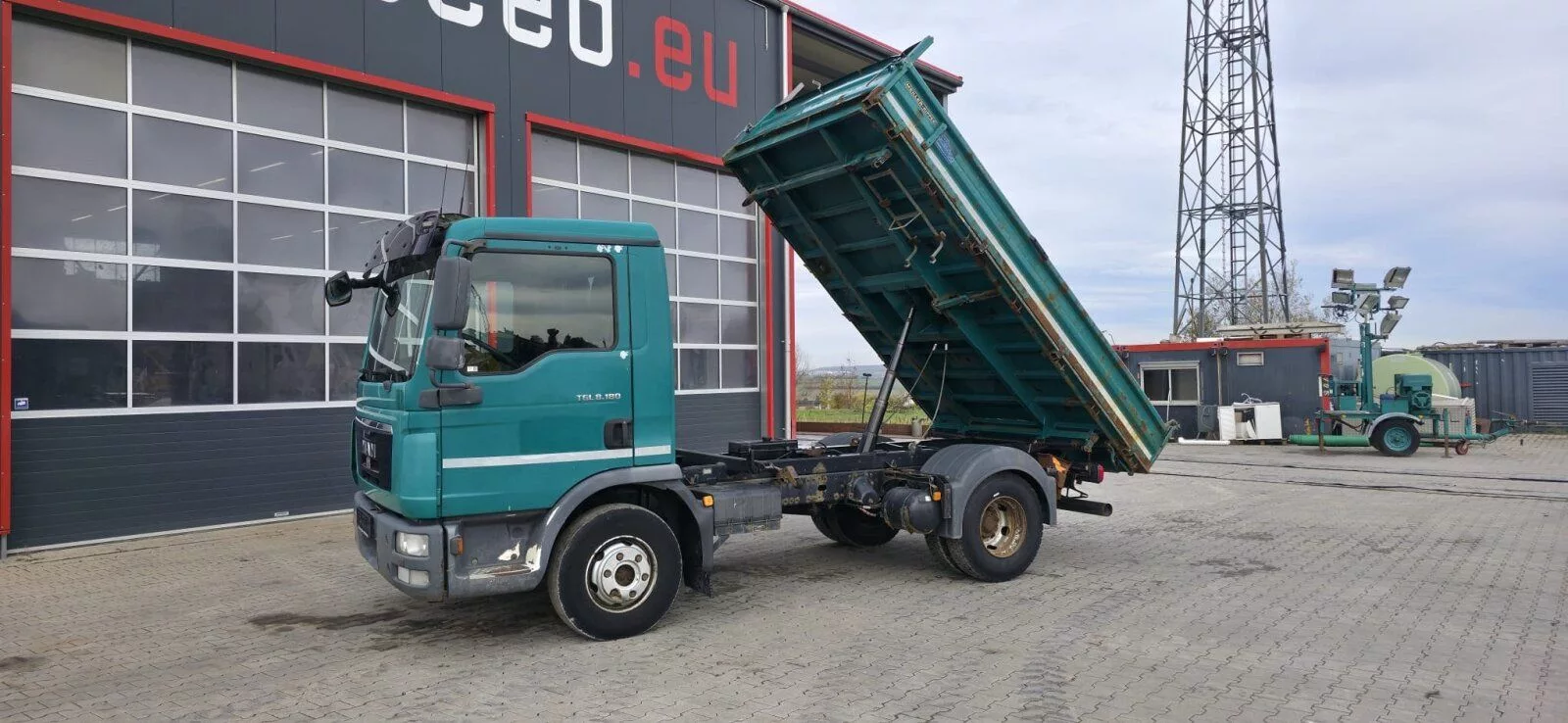 Fahrzeugabbildung MAN 8.180 BB 4x2 / 3 S. Meiller