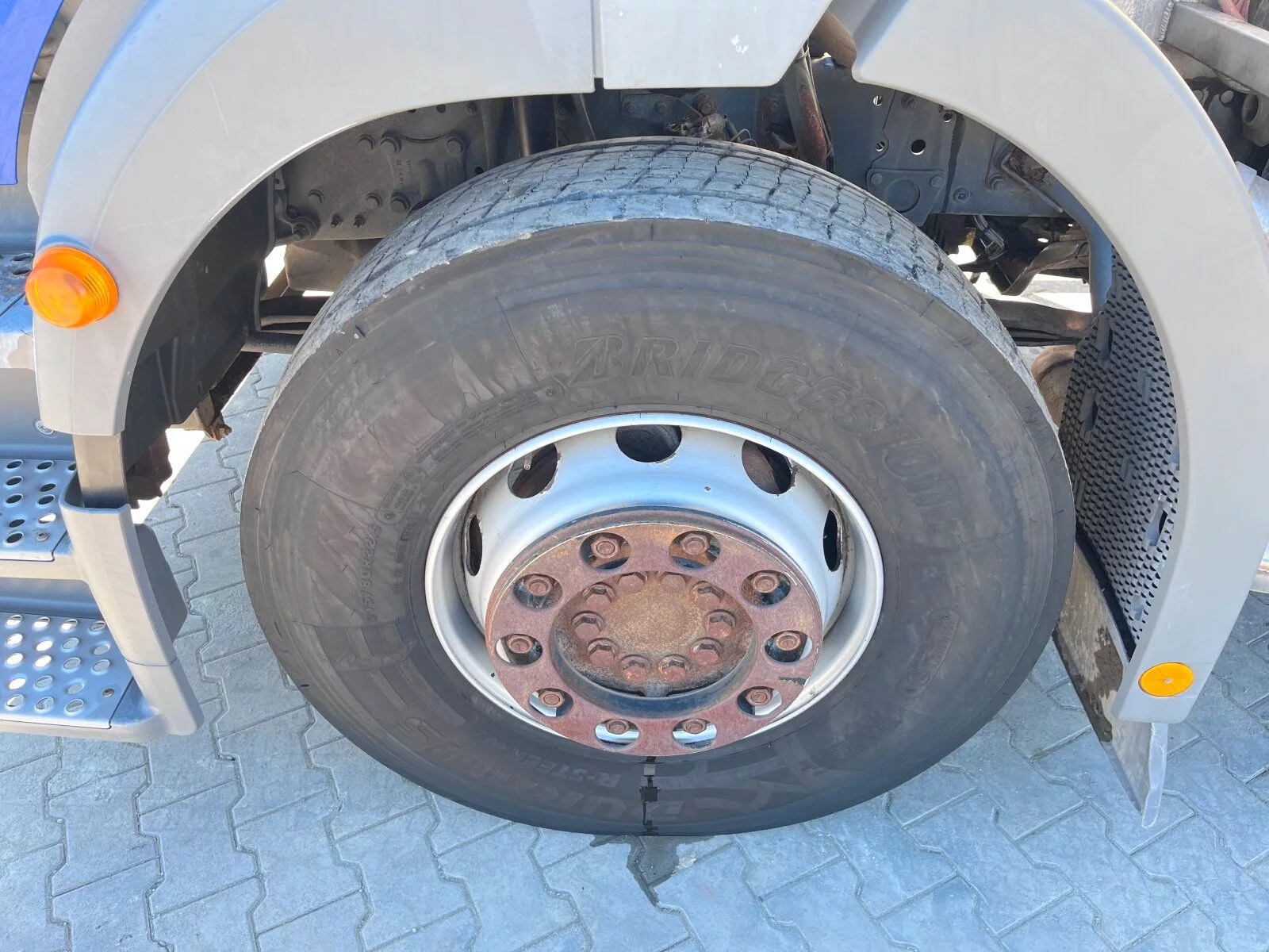 Fahrzeugabbildung Mercedes-Benz 1824L 4x2 Schlachtabfall