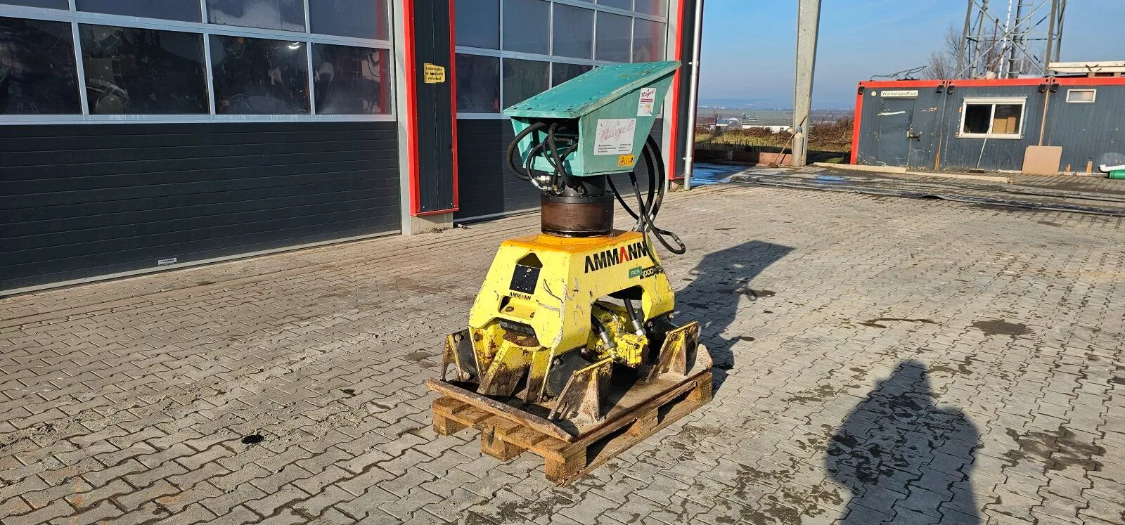 Fahrzeugabbildung Liebherr Ammann ACA 1000 Anbauverdichter