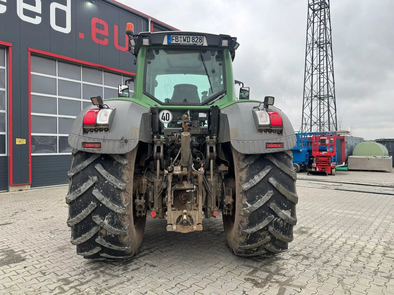 Fahrzeugabbildung Fendt 828 Vario (842) Traktor / Schlepper