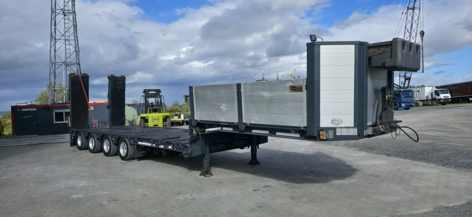 Fahrzeugabbildung Goldhofer STZ-L4-42/80A / Teleskop 4.40m / Rampen / Remote