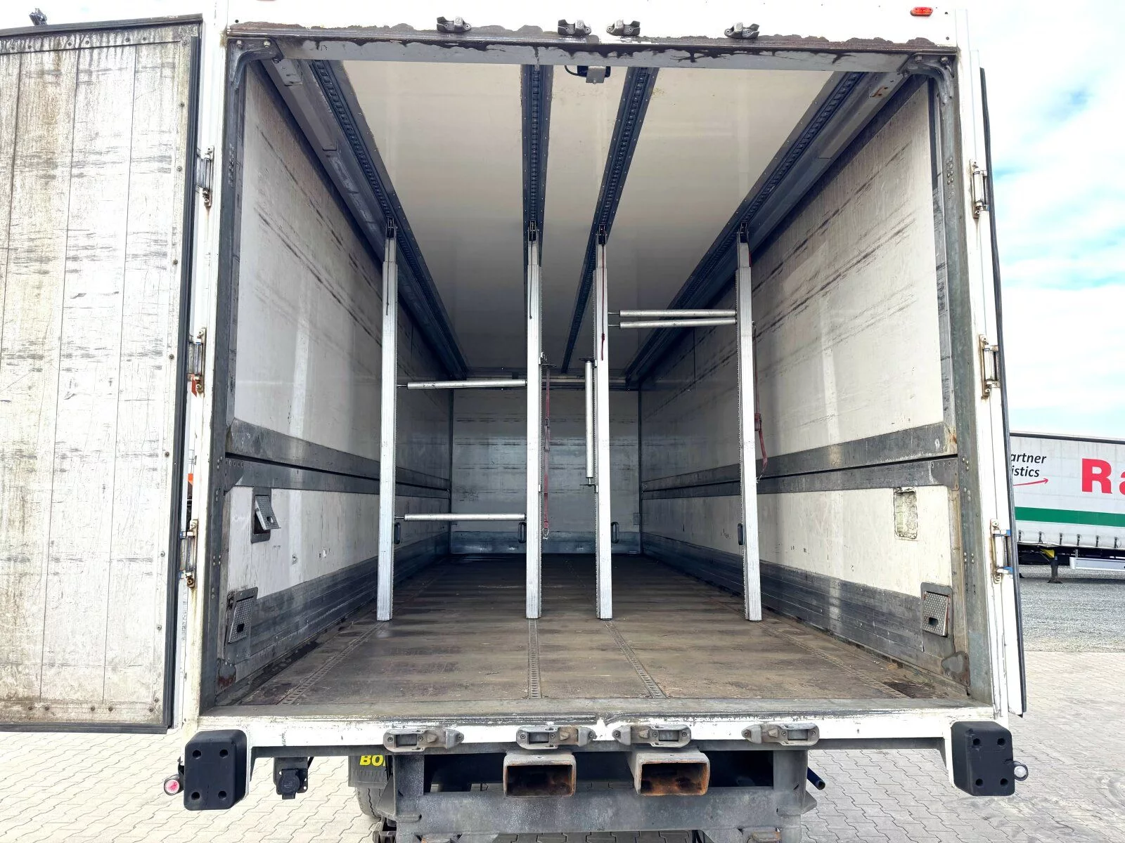 Fahrzeugabbildung Orten Boehm Tandem 7.7m Getränke