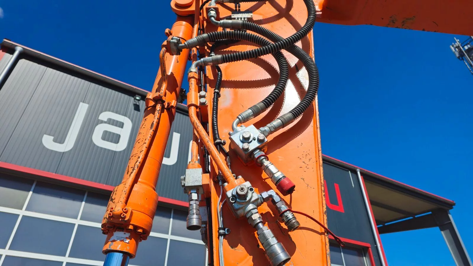 Fahrzeugabbildung Doosan DX140 LCR-3 / Lehnhoff Aufnahme / Löffel