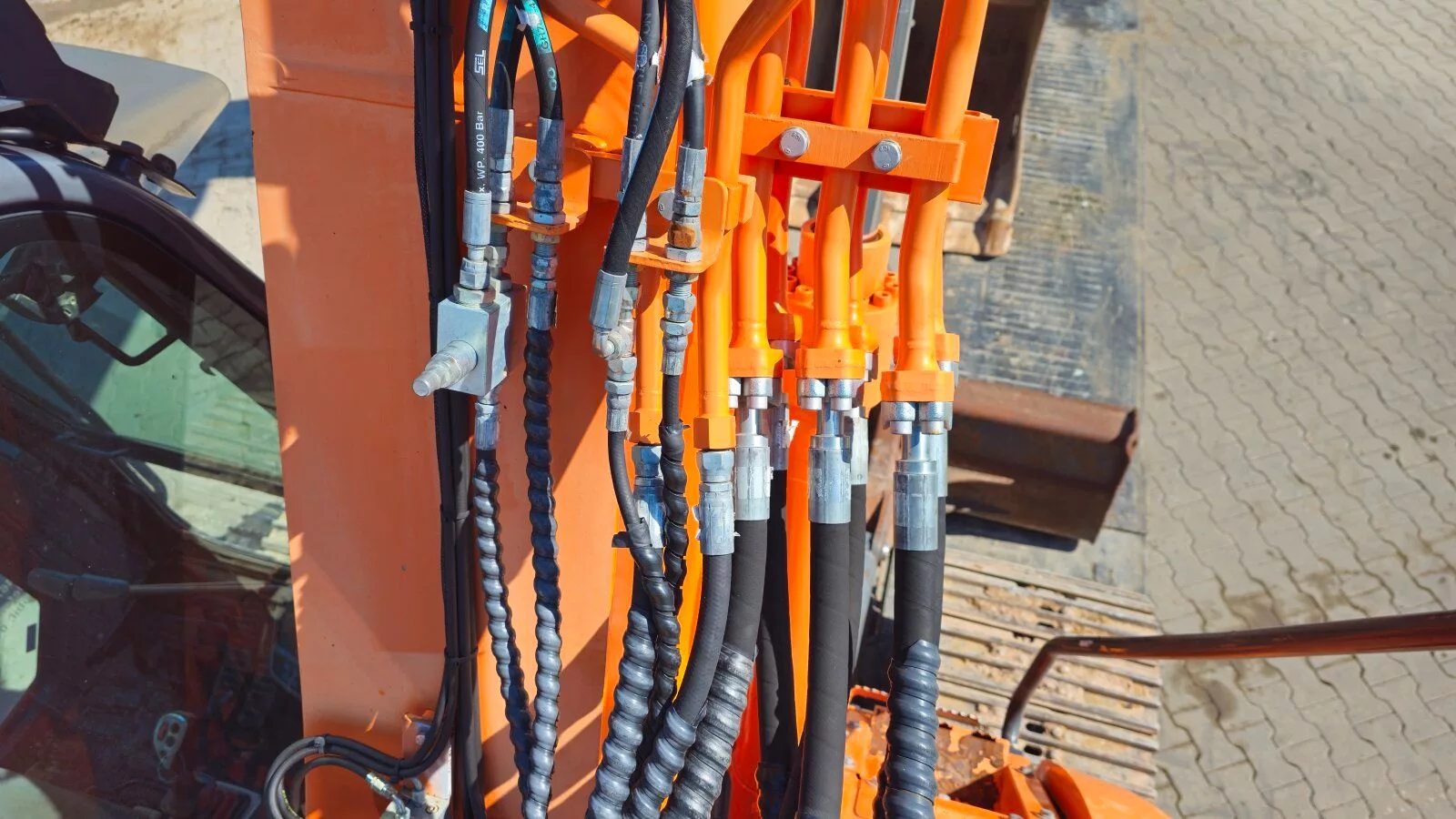 Fahrzeugabbildung Doosan DX140 LCR-3 / Lehnhoff Aufnahme / Löffel