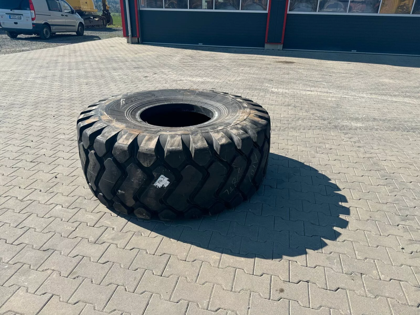 Fahrzeugabbildung Liebherr Alwaysrun 26.5-25 / Preis 1x Stück / 1x Piece