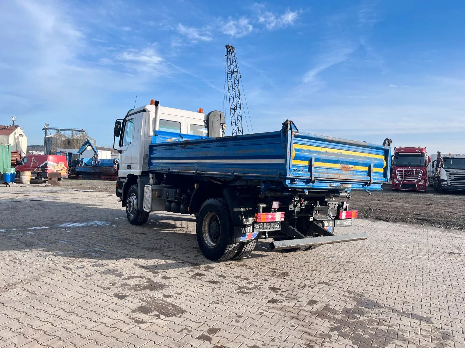 Fahrzeugabbildung Mercedes-Benz 1831 Meiller Kipper 4x2 / Voll Blattfederung