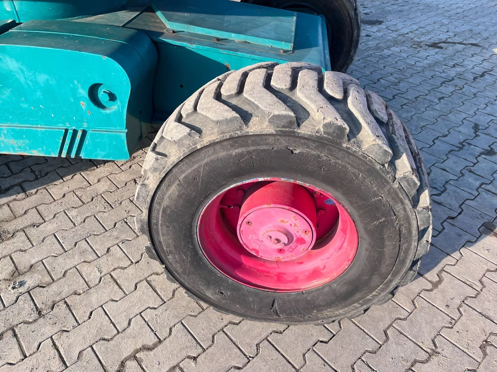 Fahrzeugabbildung Haulotte AICHI SP 21 A / Arbeitshlöhe: 23 meter / UVV