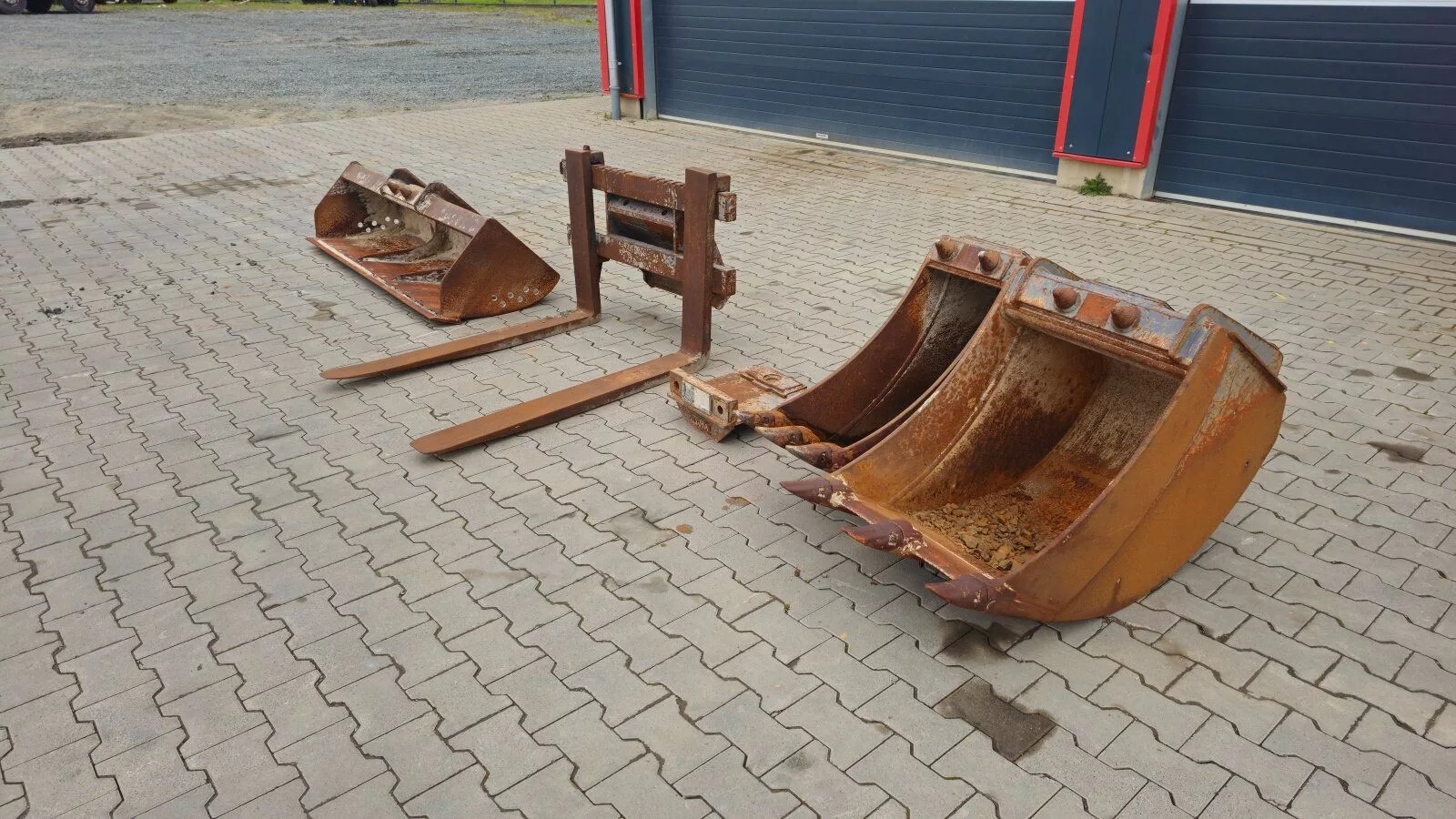 Fahrzeugabbildung MECALAC 12 MXT Löffel + Gabel Set