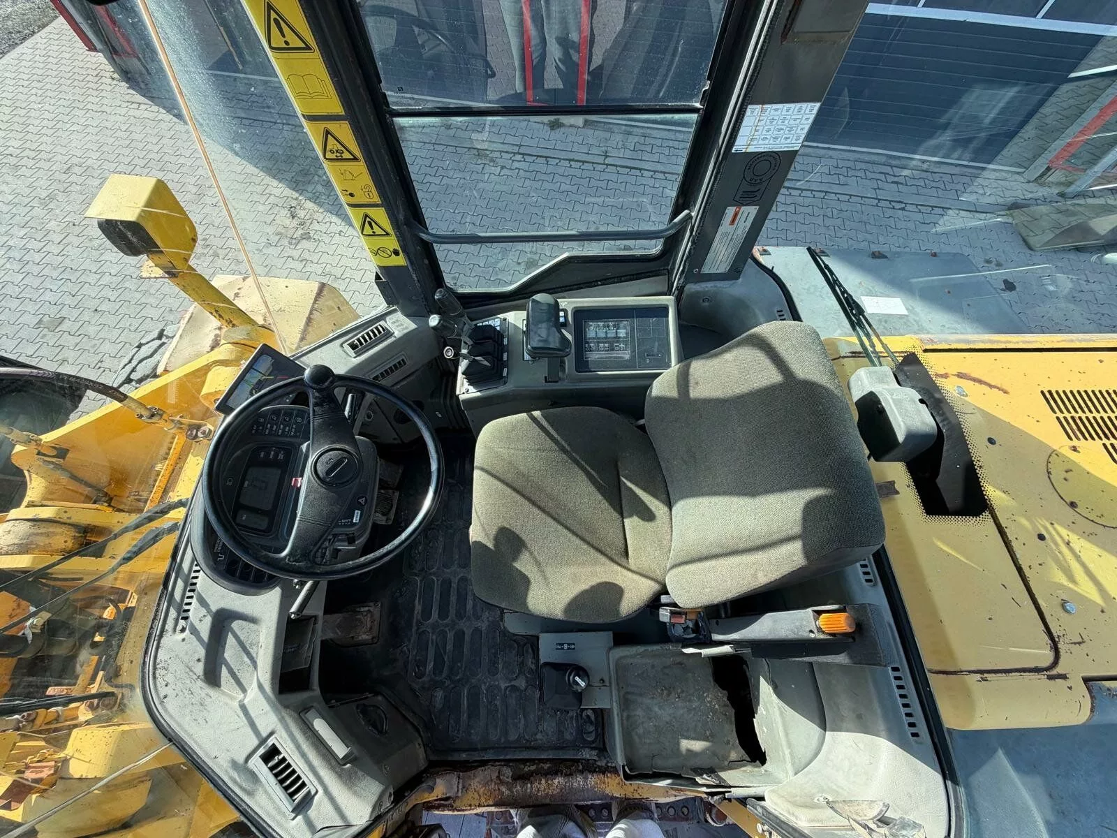 Fahrzeugabbildung Komatsu WA 320-3H / 4 in 1 Schaufel