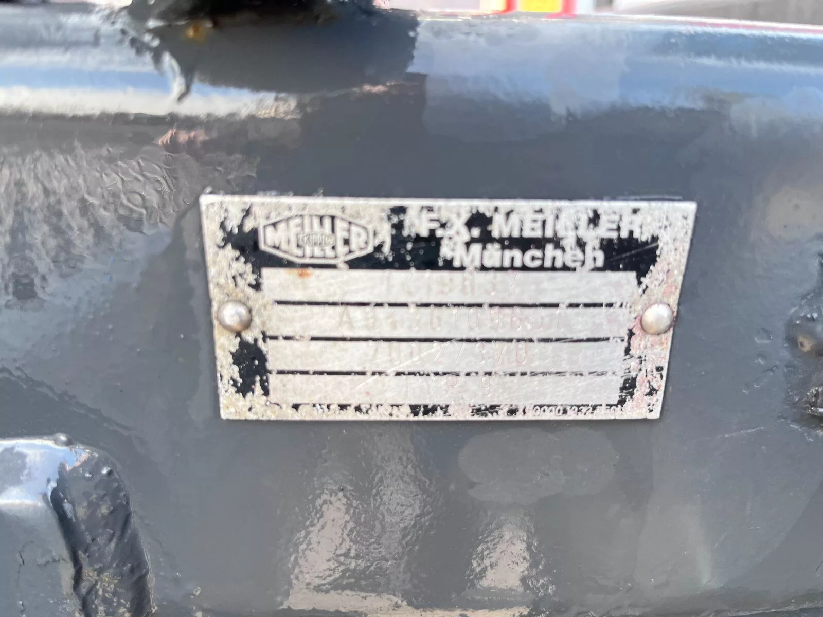 Fahrzeugabbildung Mercedes-Benz 1831 Meiller Kipper 4x2 / Voll Blattfederung