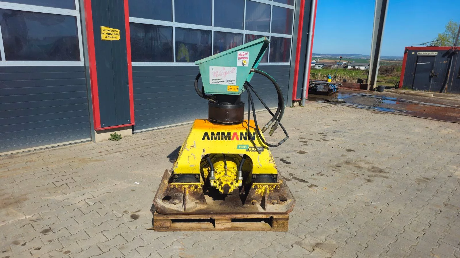 Fahrzeugabbildung Liebherr Ammann ACA 1000 Anbauverdichter