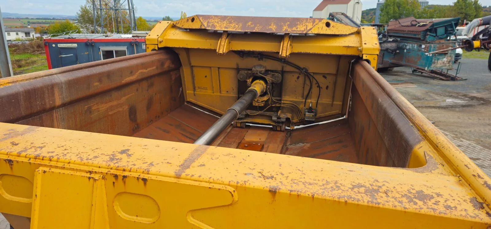 Fahrzeugabbildung CAT 730 6x6 DUMPER / Tunnel