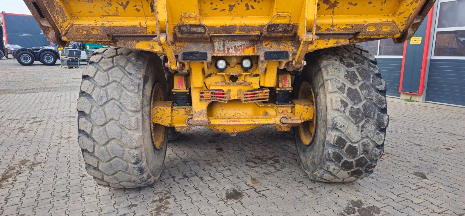 Fahrzeugabbildung CAT 730 6x6 DUMPER / Tunnel