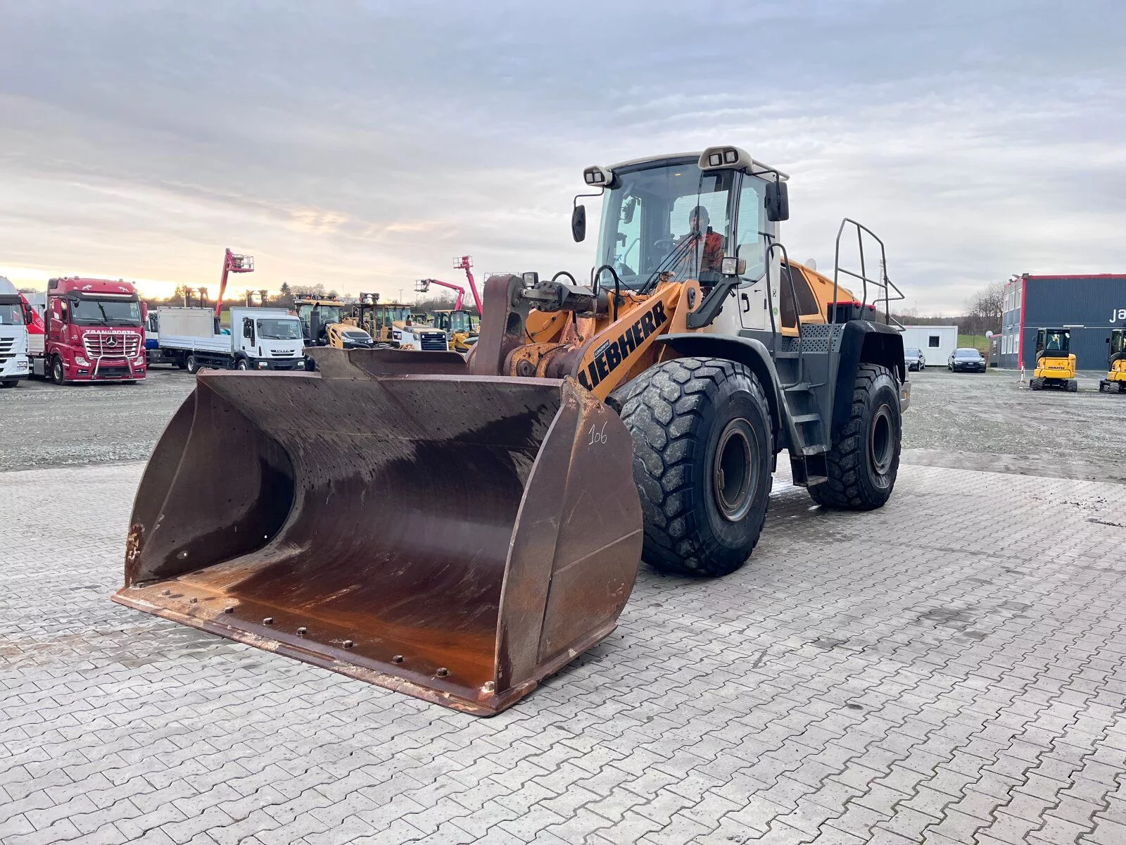 Fahrzeugabbildung Liebherr L 576 / 4x4 / Schaufel / 1. Hand