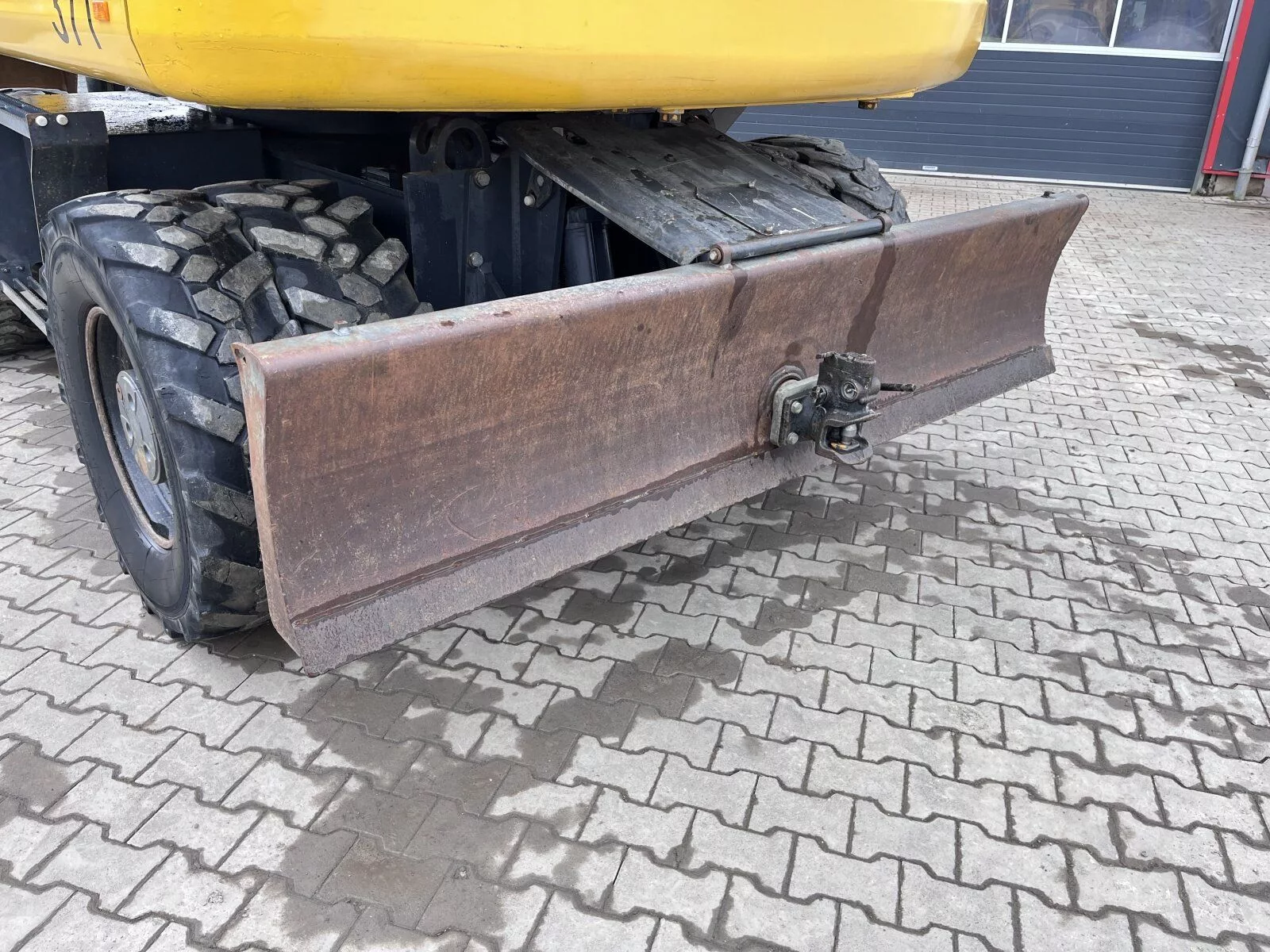 Fahrzeugabbildung Komatsu PW 160-11 Straßenzulassung + Anhängerkupplung