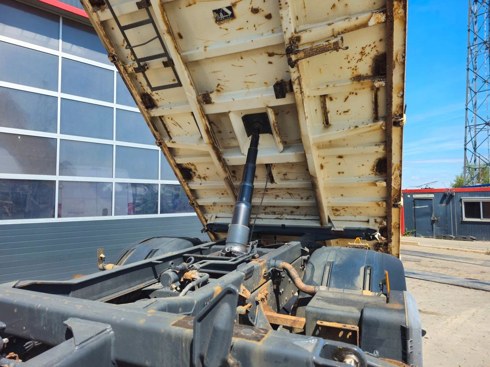 Fahrzeugabbildung Mercedes-Benz 1829 K AXOR Meiller Kipper / Krananbau möglich