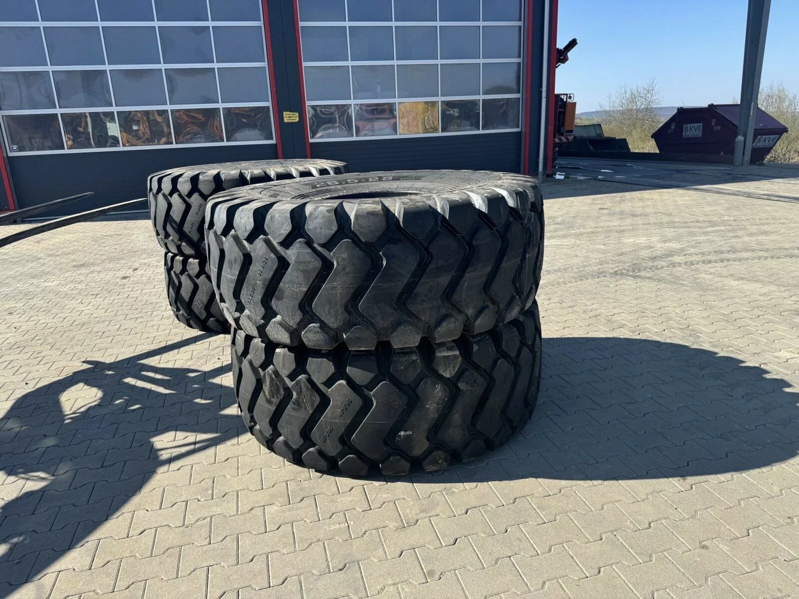 Fahrzeugabbildung Liebherr Radlader Reifen L550 L560 L580 / 26.5-25