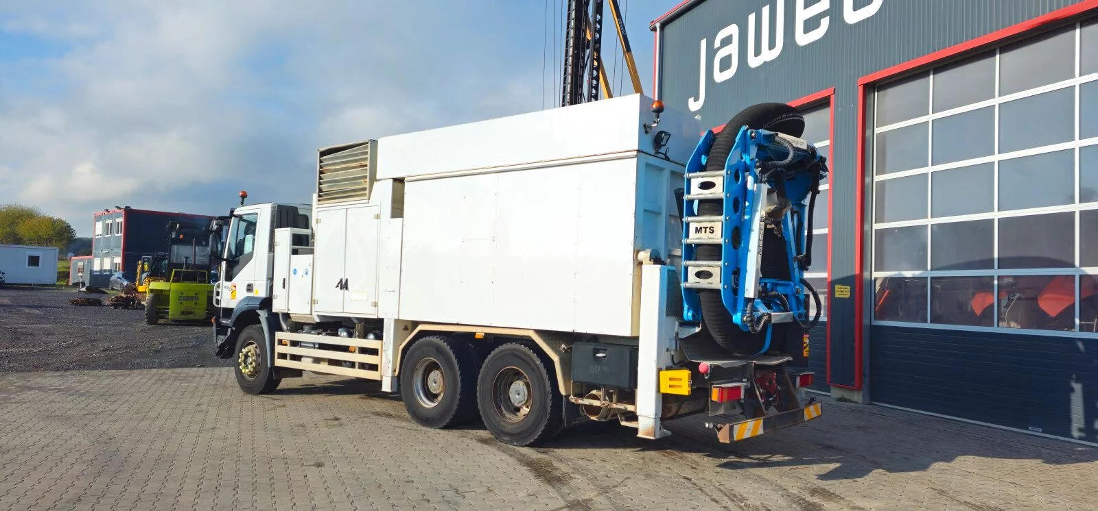 Fahrzeugabbildung Iveco 450 6x4 MTS 3A 11T Saugbagger /Drehantrieb /FUNK