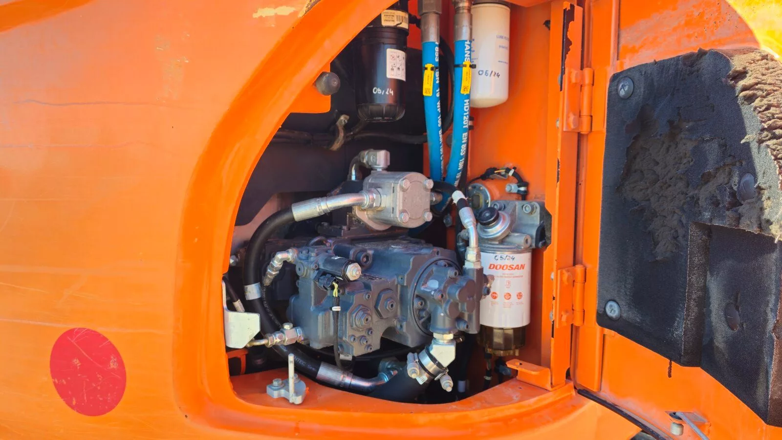 Fahrzeugabbildung Doosan DX140 LCR-3 / Lehnhoff Aufnahme / Löffel