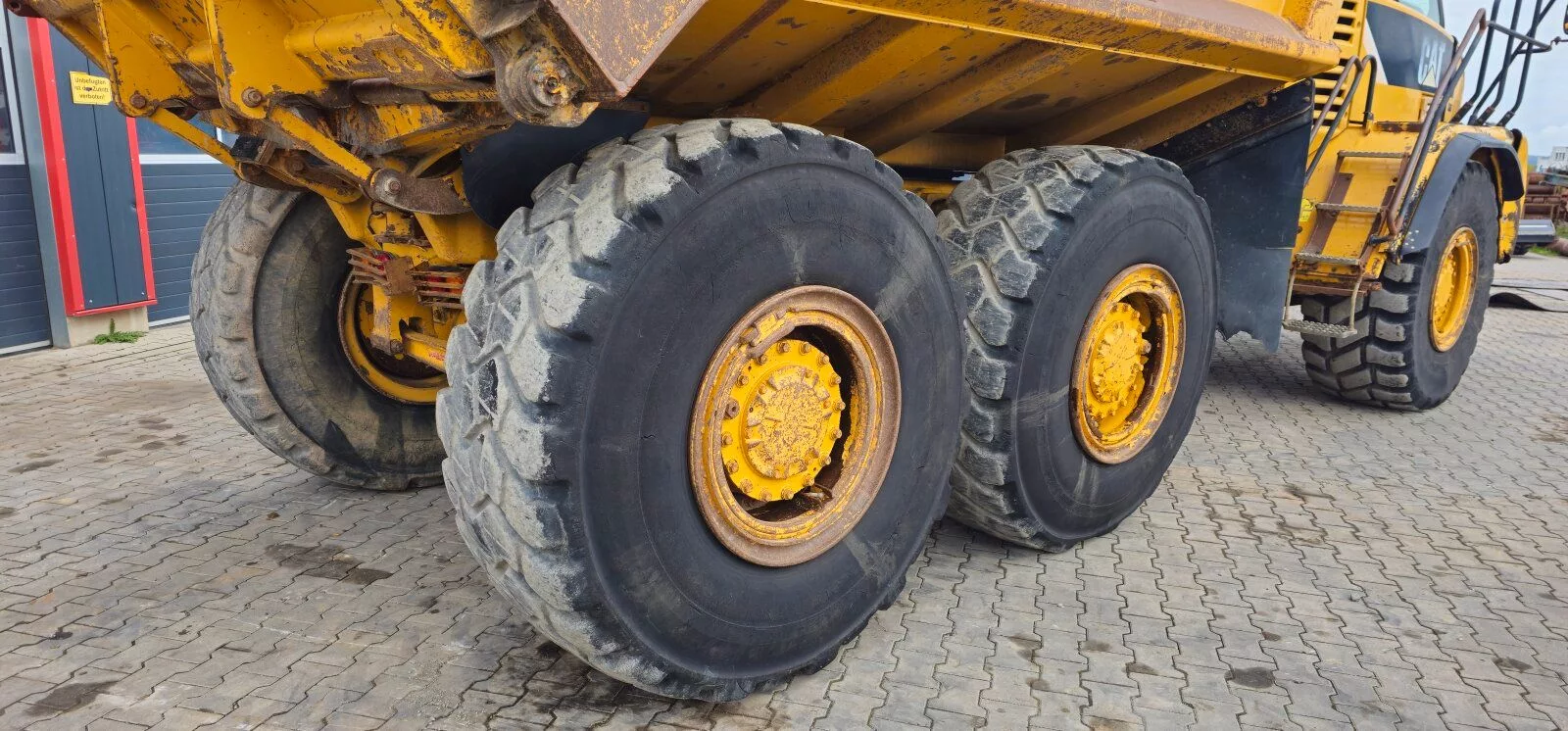 Fahrzeugabbildung CAT 730 6x6 DUMPER / Tunnel