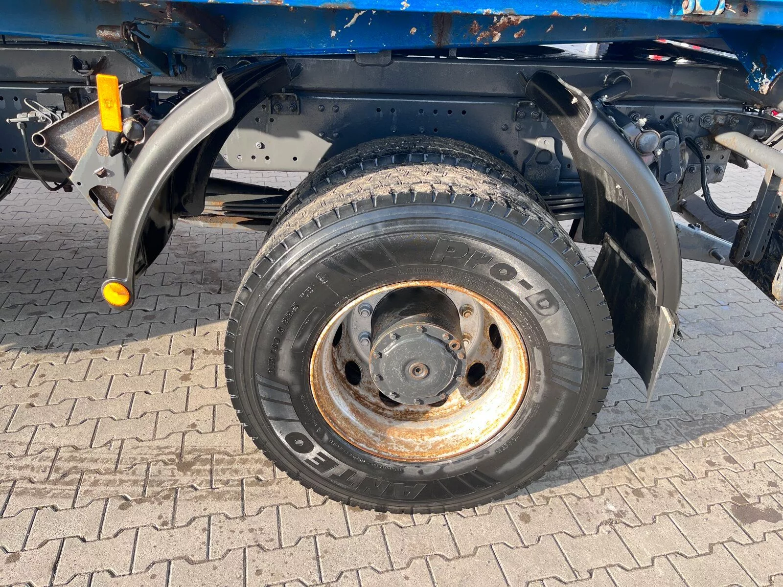 Fahrzeugabbildung Mercedes-Benz 1831 Meiller Kipper 4x2 / Voll Blattfederung