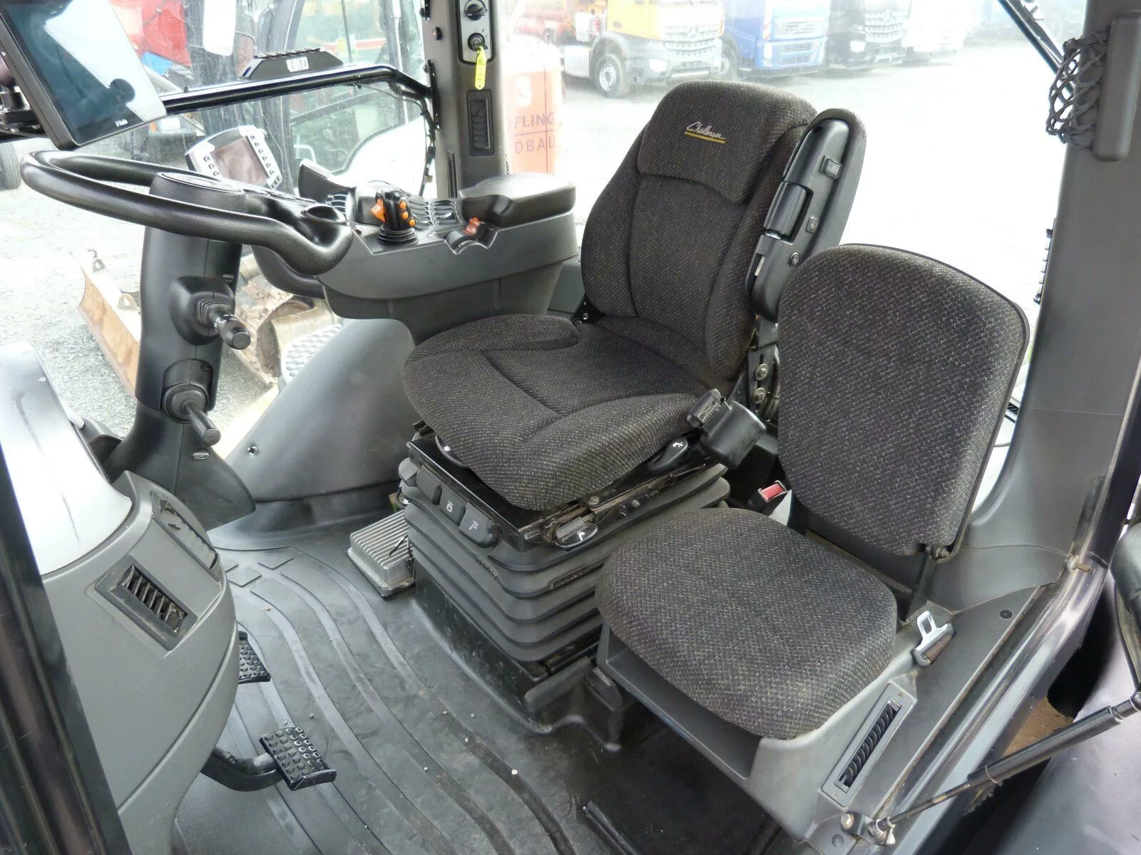 Fahrzeugabbildung Andere Challenger MTC 875 E Raupentraktor/GPS /VIDEO