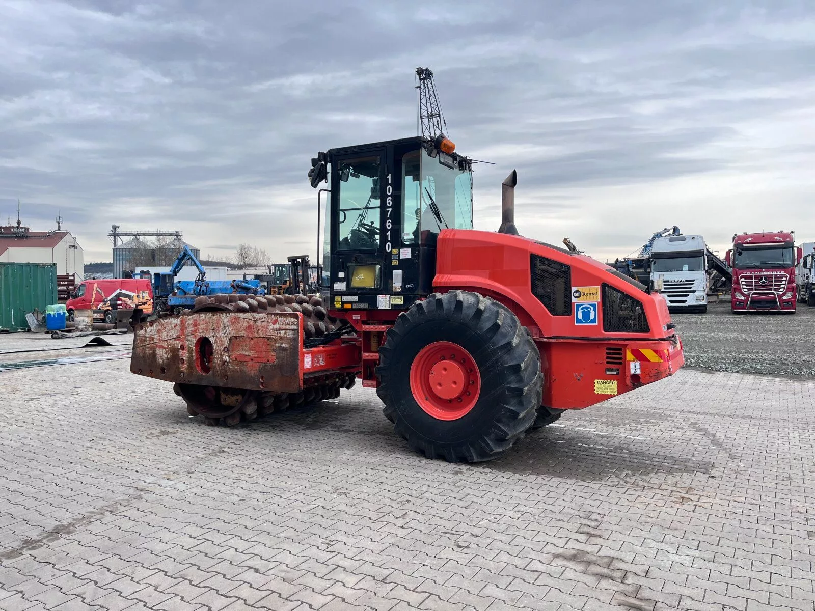 Fahrzeugabbildung CAT CP 74 Walzenzug / CS