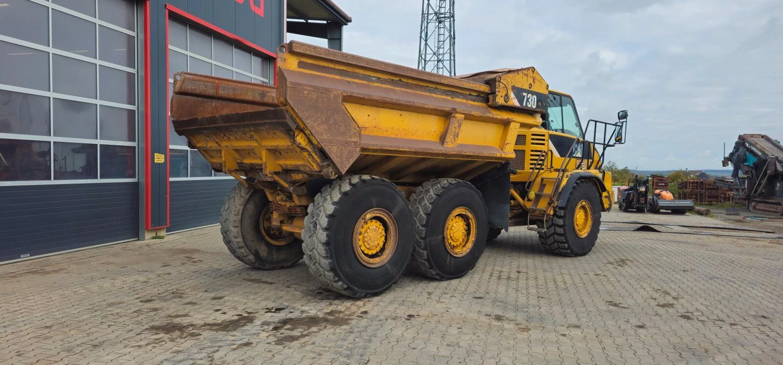Fahrzeugabbildung CAT 730 6x6 DUMPER / Tunnel