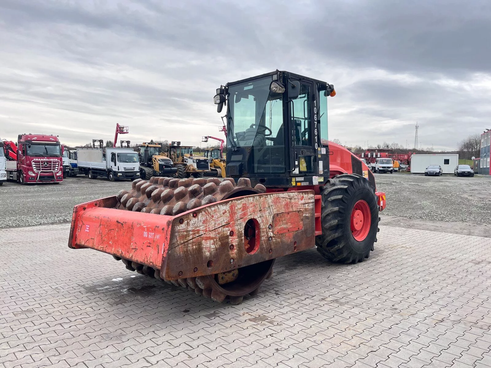 Fahrzeugabbildung CAT CP 74 Walzenzug / CS