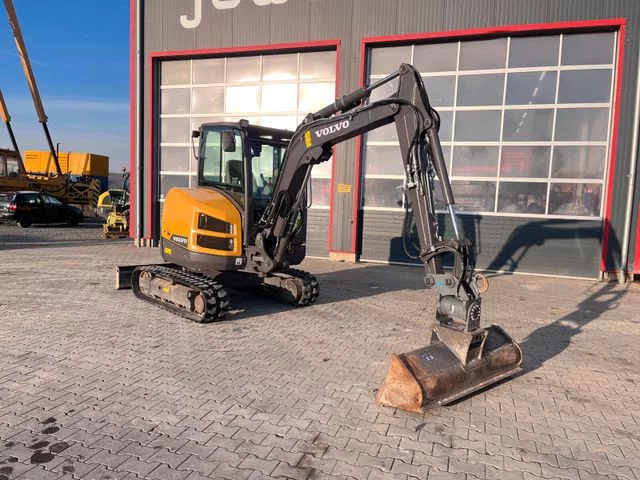 Fahrzeugabbildung Volvo ECR 35 D / Orig. 779 Stunden / Tilt / AC