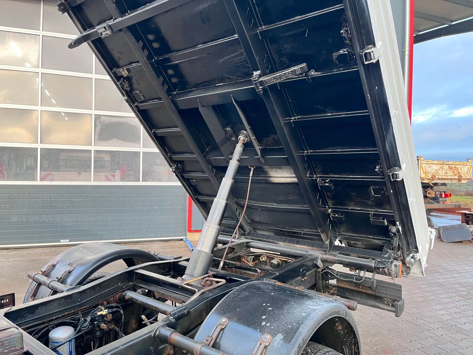 Fahrzeugabbildung Mercedes-Benz Vario 816 D Meiller Kipper / DOKA / AHK