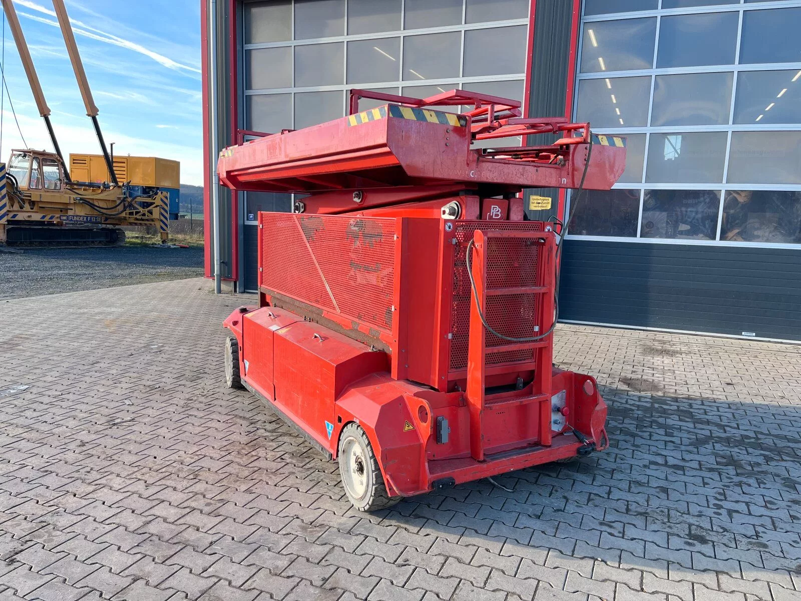 Fahrzeugabbildung Haulotte PB S151-16 E / 15,3 Meter / Akku / UVV