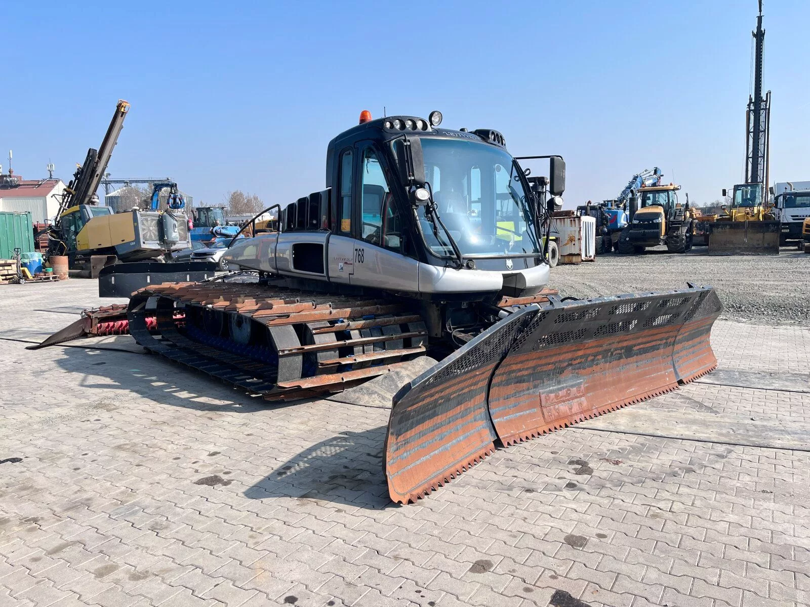 Fahrzeugabbildung Andere Prinoth Leitwolf Pistenbully Schneepiste