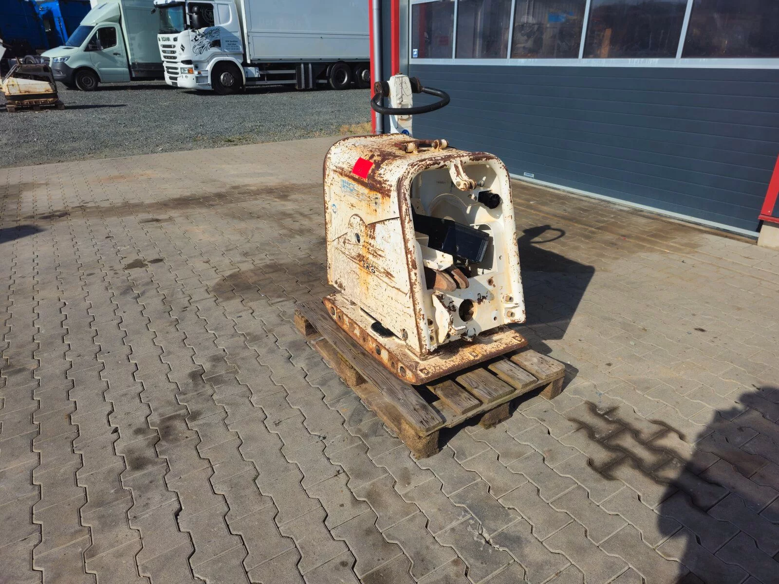 Fahrzeugabbildung Weber CR8 / Rüttelplatte / Ersatzteile - defeckt