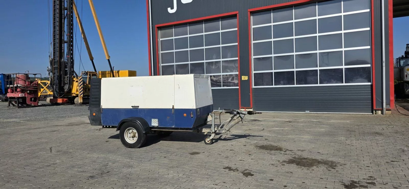 Fahrzeugabbildung Atlas Copco Compair C110-9 / Kompressor 11.3 bar / 9 m3