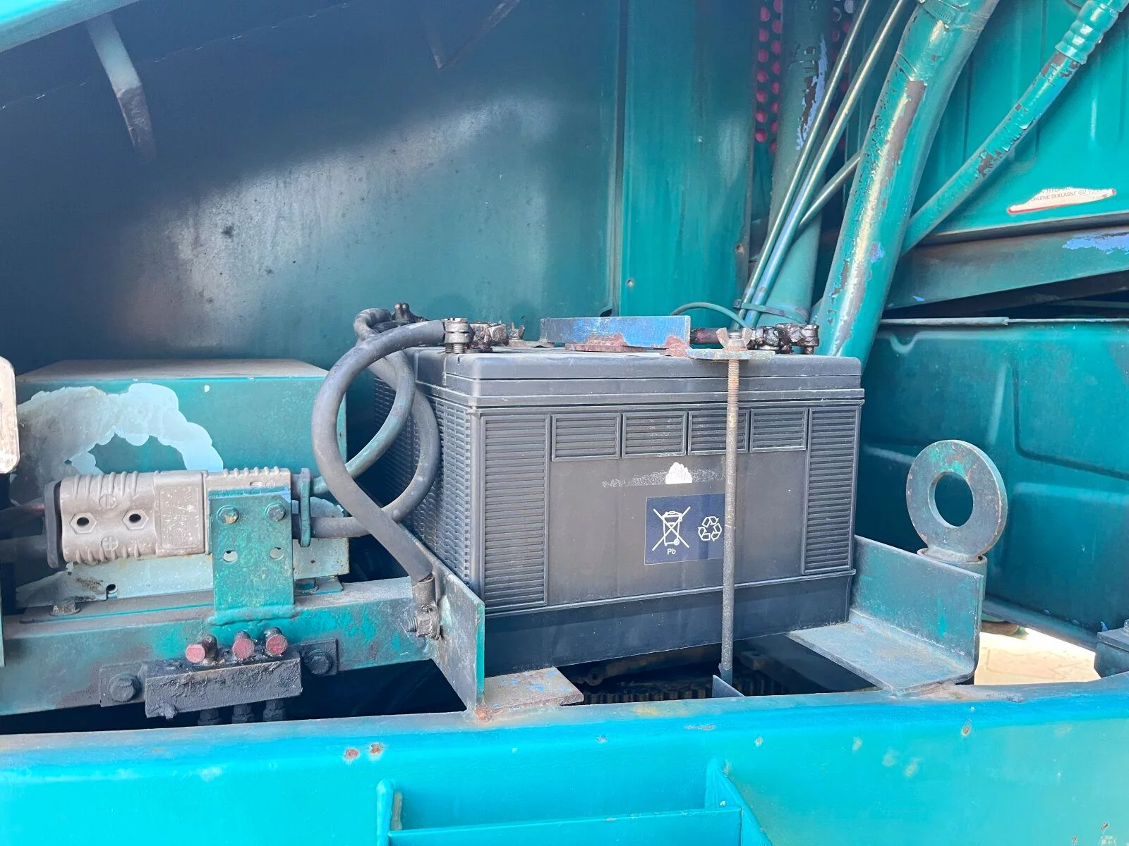 Fahrzeugabbildung Haulotte AICHI SP 21 A / Arbeitshlöhe: 23 meter / UVV