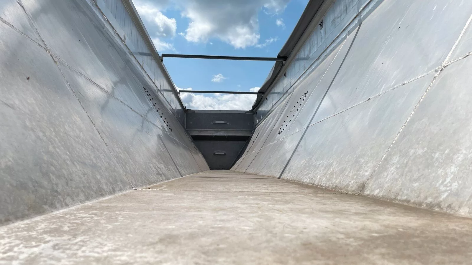 Fahrzeugabbildung Schmitz Cargobull Optitwin SA3-36S / Getreide / Kipper / Pumpe