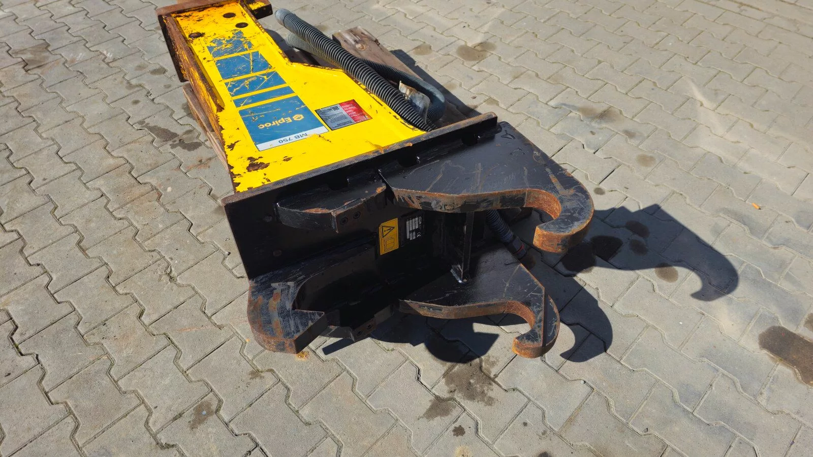 Fahrzeugabbildung Liebherr Atlas Copco - Epiroc MB 750 Abbruchhammer