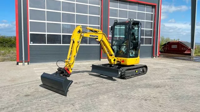 Fahrzeugabbildung Komatsu PC 26 MR-5 Minibagger (693 hrs)