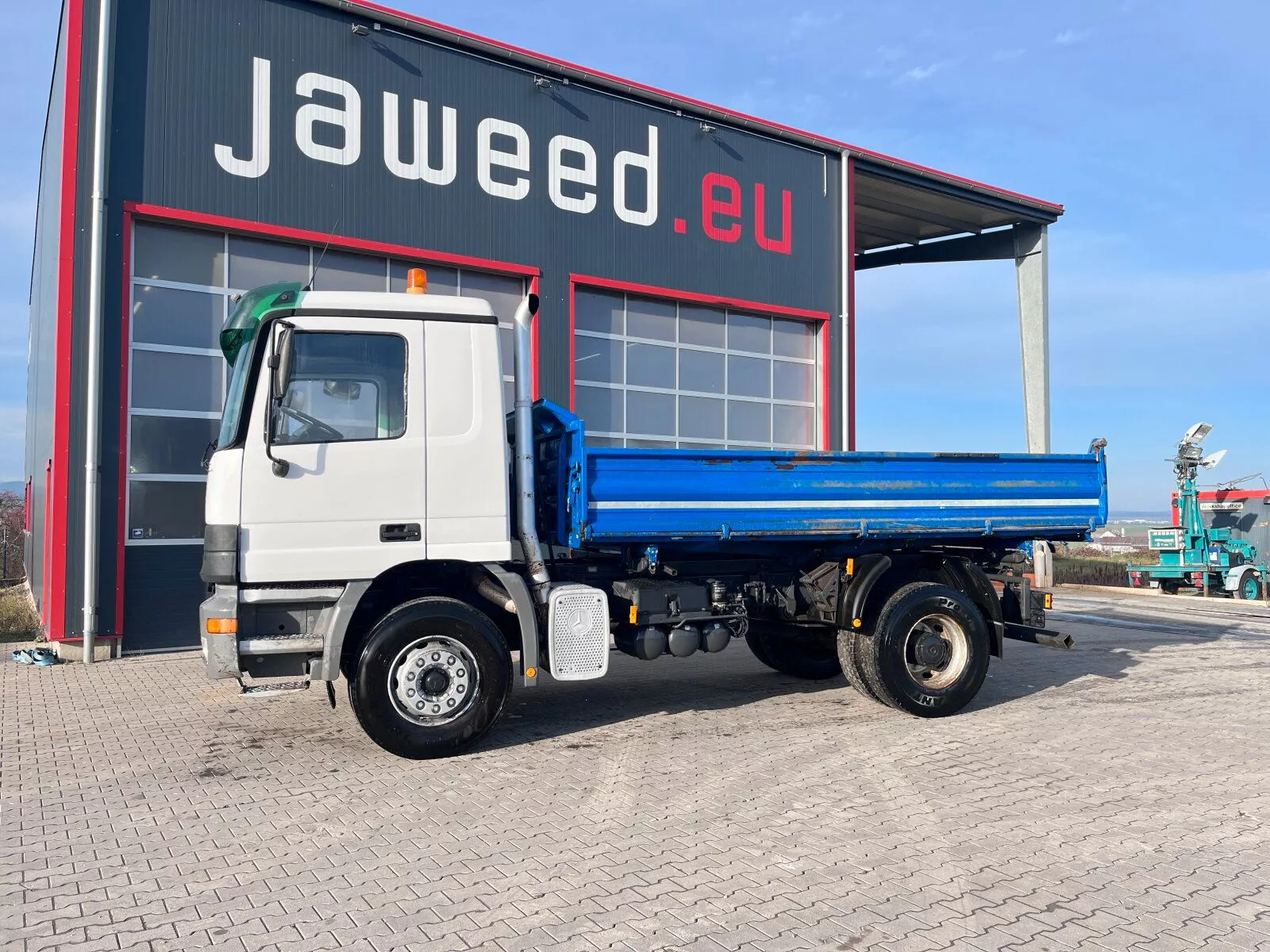 Fahrzeugabbildung Mercedes-Benz 1831 Meiller Kipper 4x2 / Voll Blattfederung