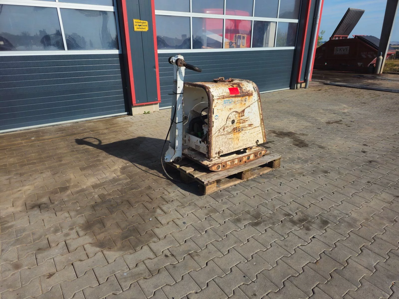 Fahrzeugabbildung Weber CR8 / Rüttelplatte / Ersatzteile - defeckt