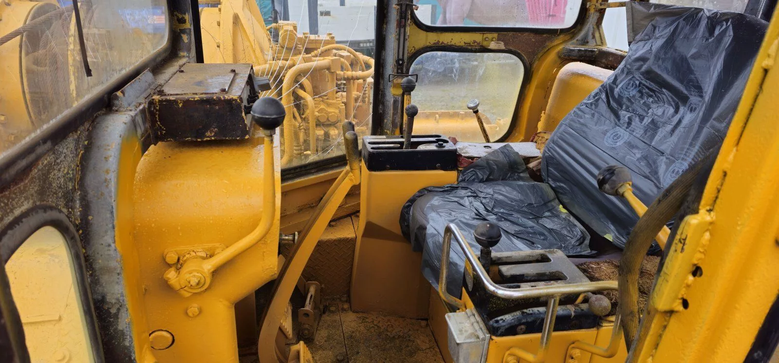 Fahrzeugabbildung Komatsu D355-3 Pipelayer / Rohrleger / 90 ton Hubkraft