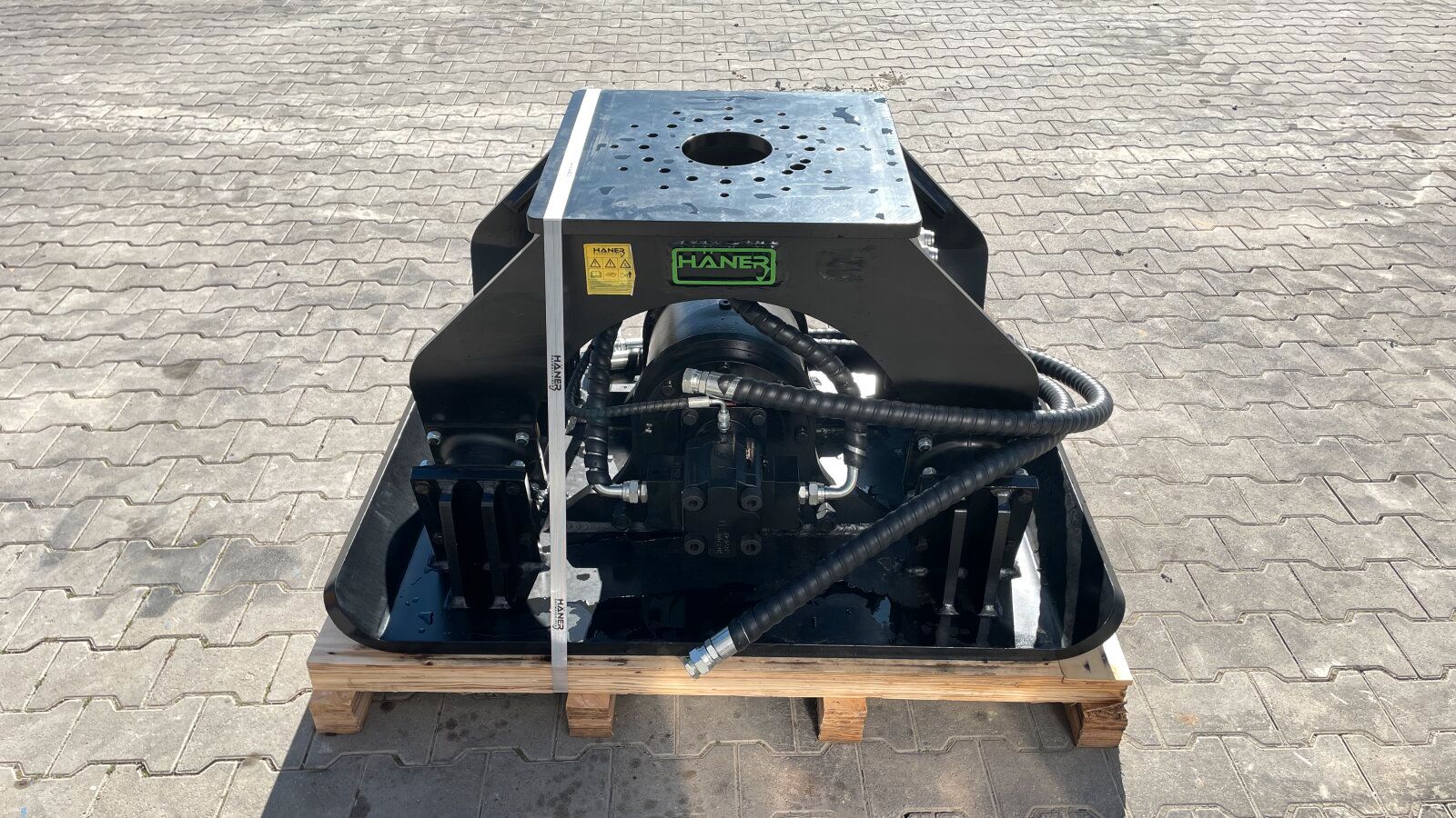 Fahrzeugabbildung BOMAG Haener HPC 1500A Rüttelplatte / Bodenverdichter